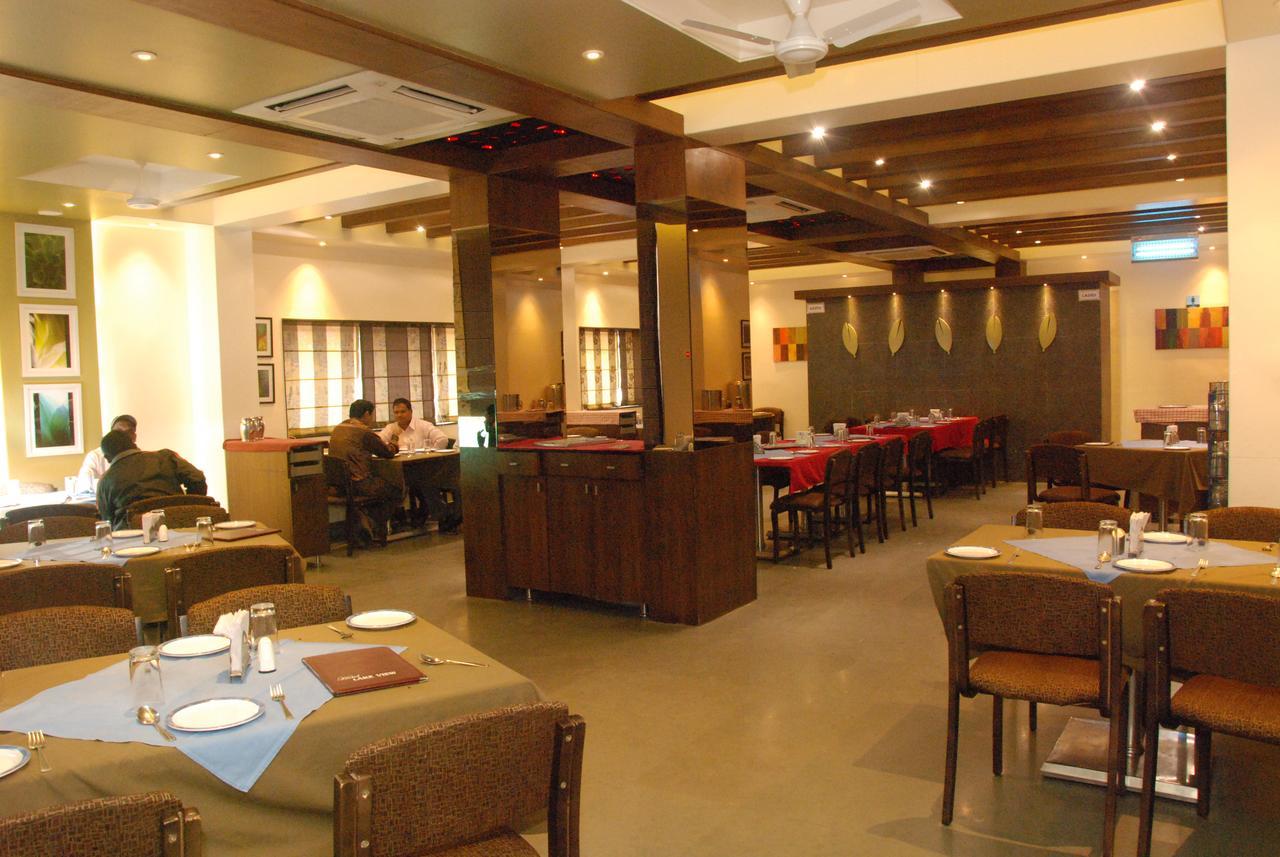 Hotel Lake View Satara Extérieur photo